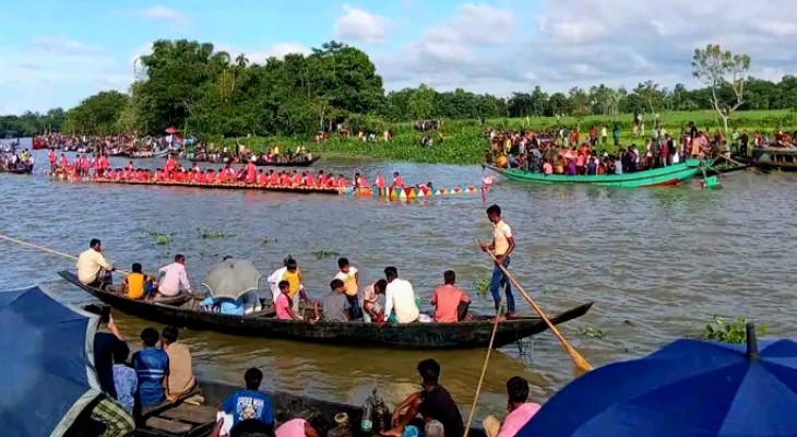 সিলেটের বিয়ানীবাজারে তৌহিদি জনতার আপত্তির মধ্যেই সোনাই নদে নৌকাবাইচ অনুষ্ঠিত। 
